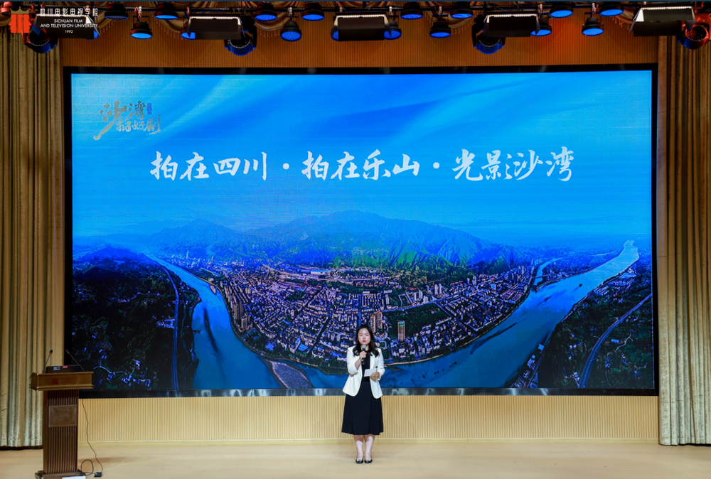 消费新引擎——2025四川省微短剧剧本创投大会圆满收官开元棋牌app时代光影 百部川扬 短剧新势力撬动文旅(图6)